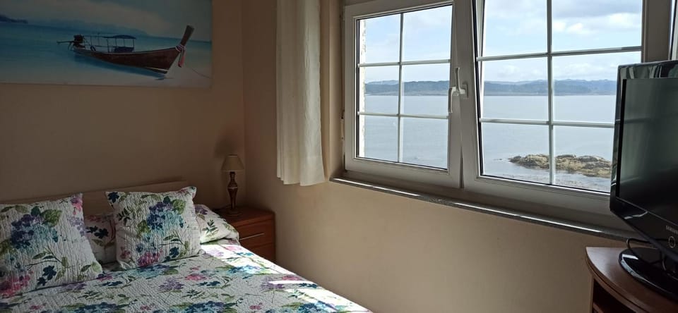 Bed, Bedroom, Sea view