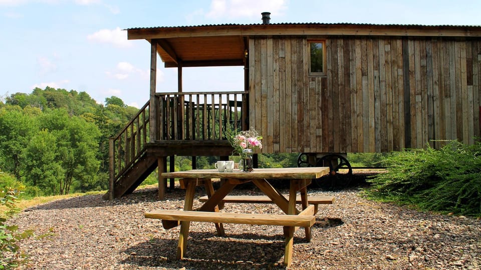 Property building, Coffee/tea facilities, Seating area