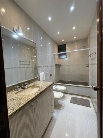 Shower, Toilet, Bathroom, Bath, towels
