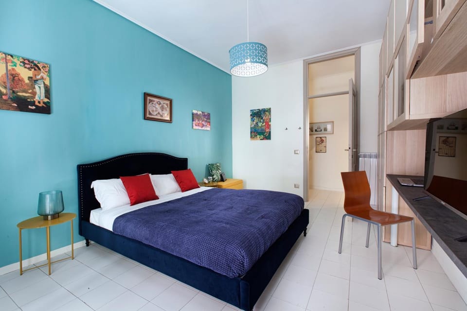 Bed, TV and multimedia, Photo of the whole room, Bedroom