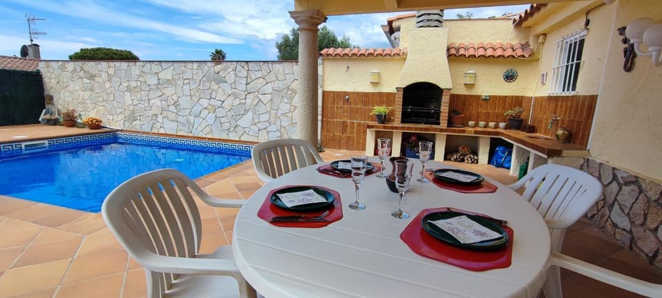 Day, Pool view, Swimming pool, sunbed