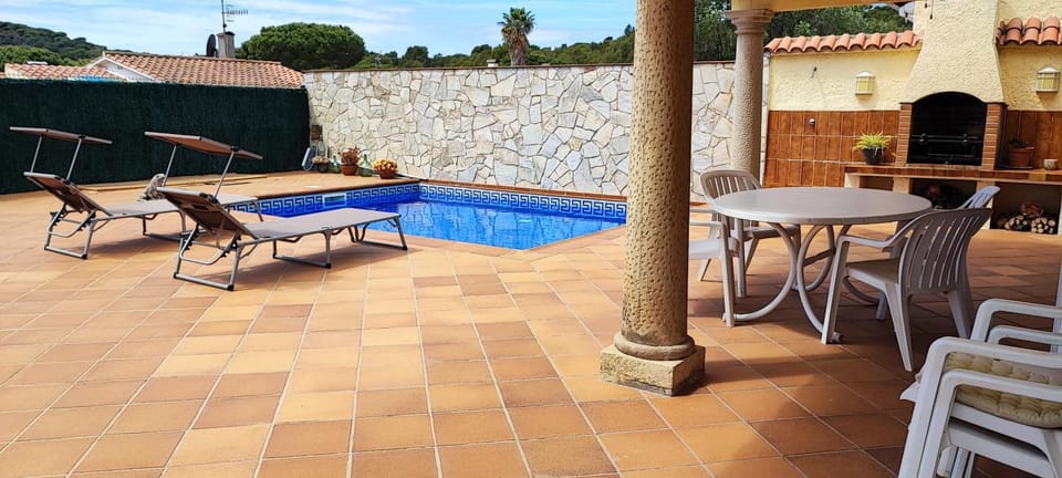 Day, Pool view, Swimming pool, sunbed