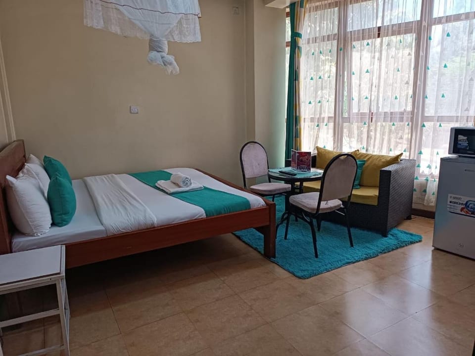Bed, Kitchen or kitchenette, Seating area
