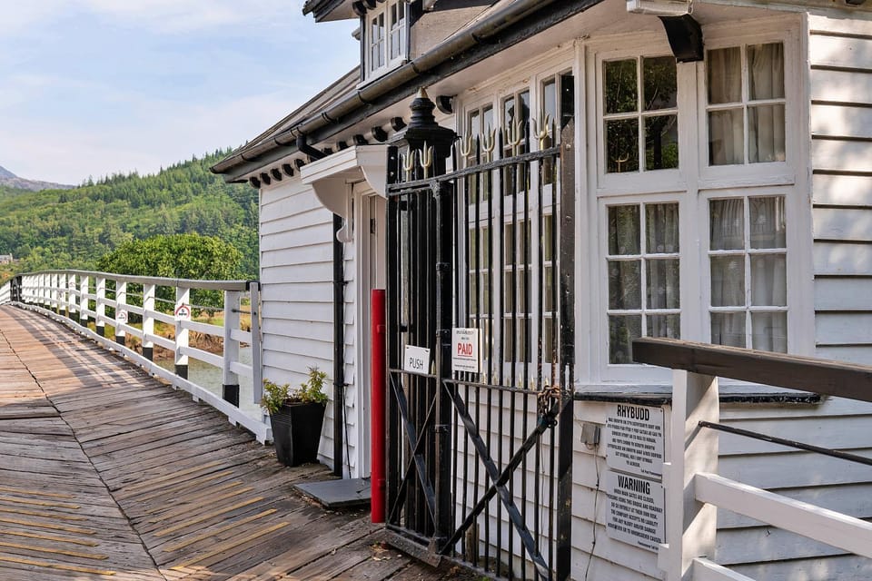 Property building, Facade/entrance