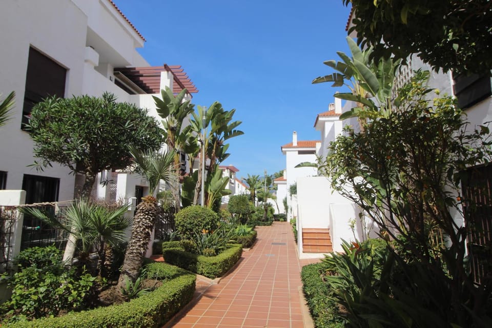 Neighbourhood, Garden