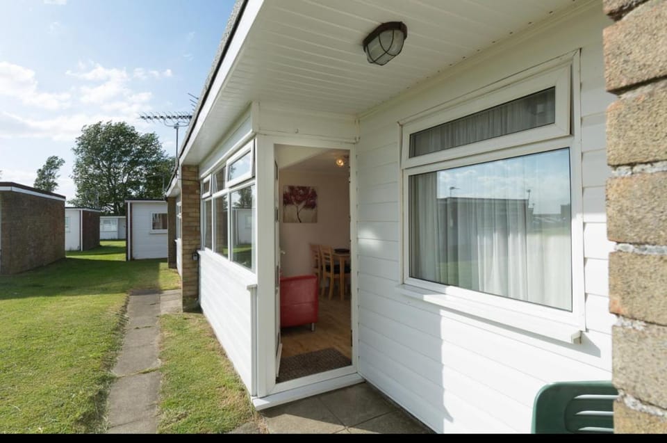 82, Sunbeach Holiday Park, California Rd, California, Great Yarmouth NR29 3QL Chalet in England