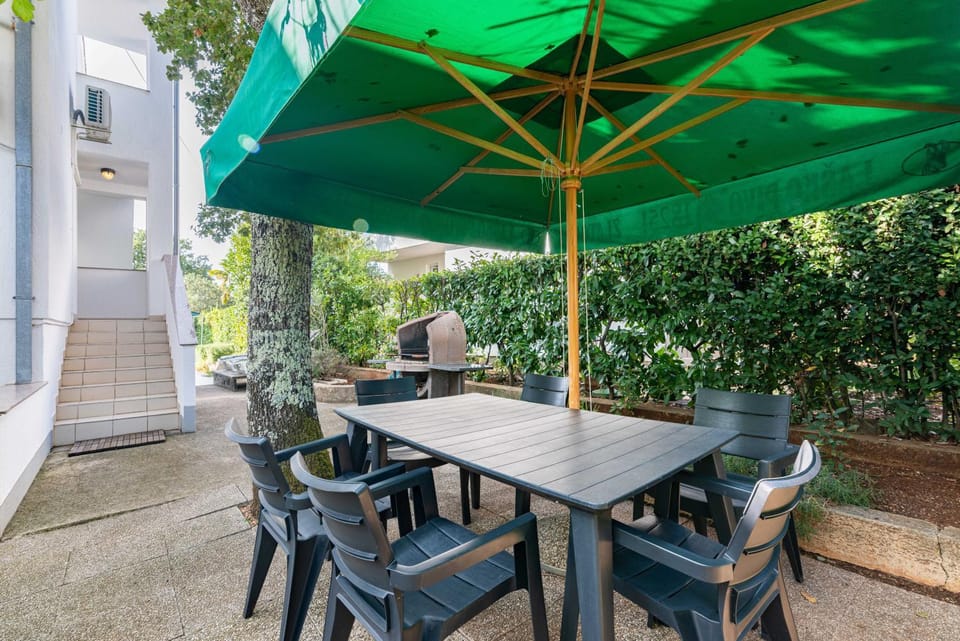 Patio, BBQ facilities, Seating area, Garden view