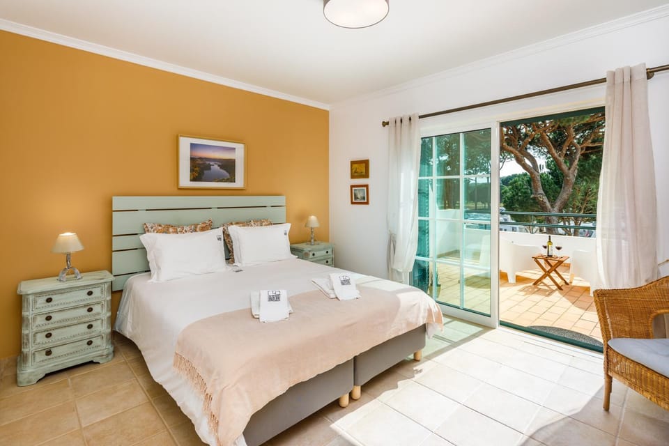 Falésia Ocean Villa by The Portuguese Butler Villa in Olhos de Água