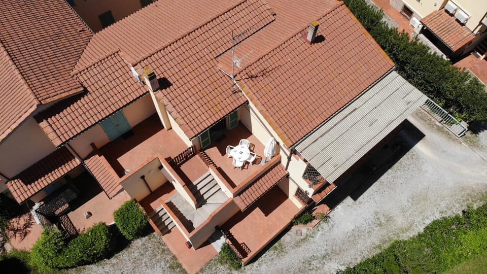 Property building, Bird's eye view, Balcony/Terrace