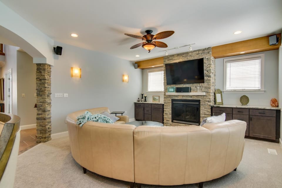 Walk to Beach! Group-Friendly Ocean City Getaway House in Ocean City