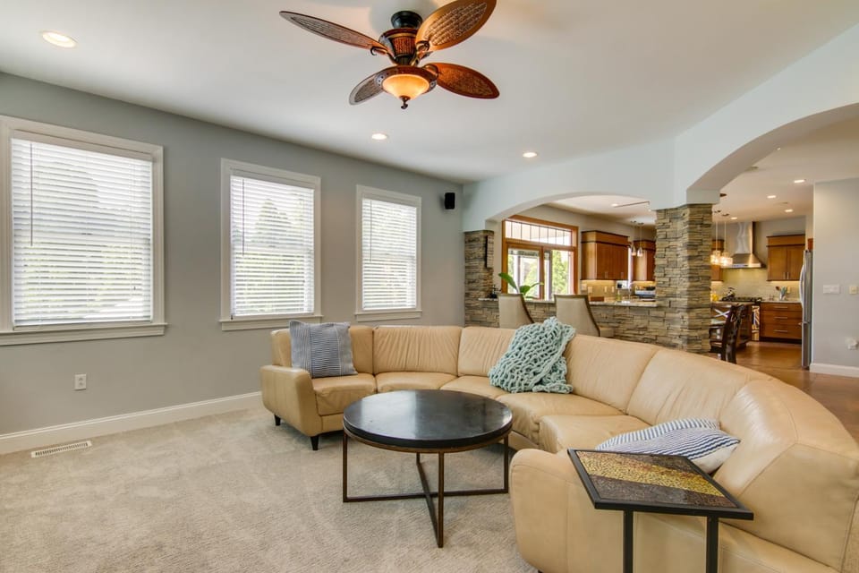 Walk to Beach! Group-Friendly Ocean City Getaway House in Ocean City