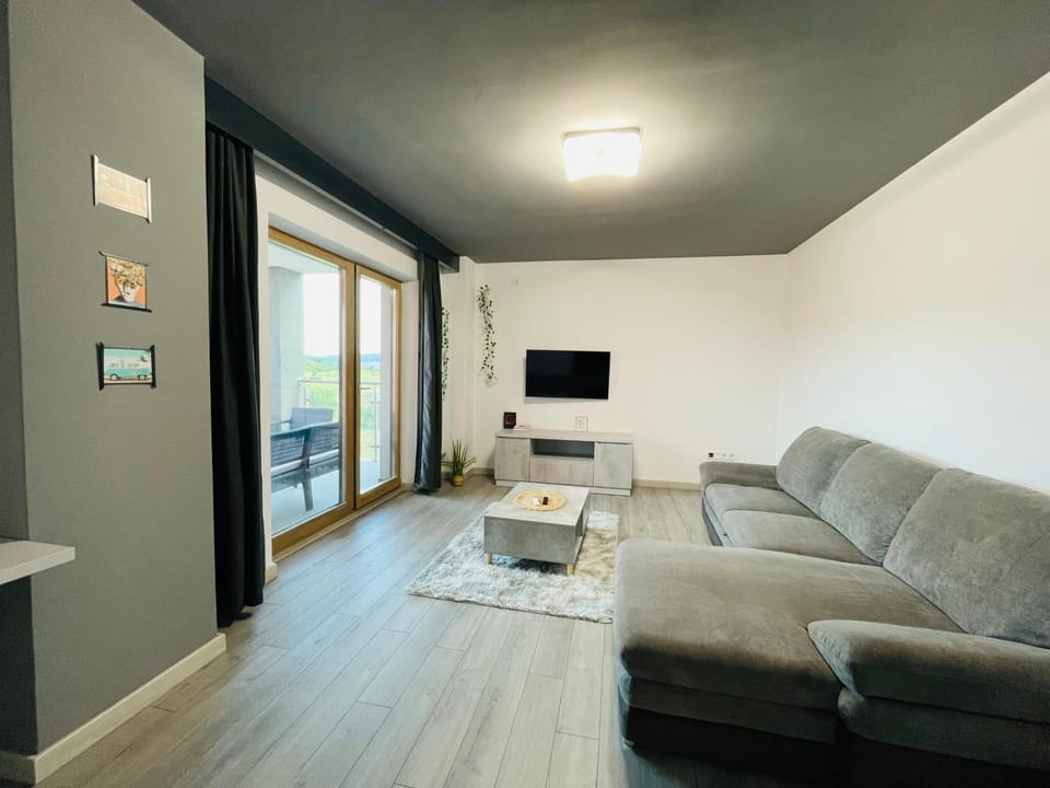 Communal lounge/ TV room, TV and multimedia, Living room, Seating area, Evening entertainment