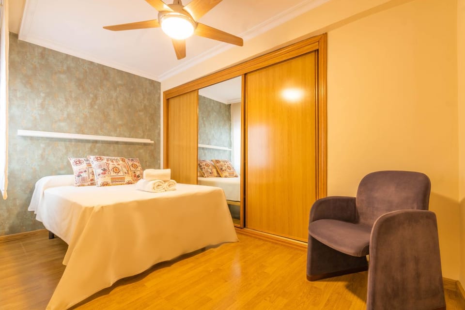 Bed, Photo of the whole room, Seating area, Bedroom, fireplace, wardrobe