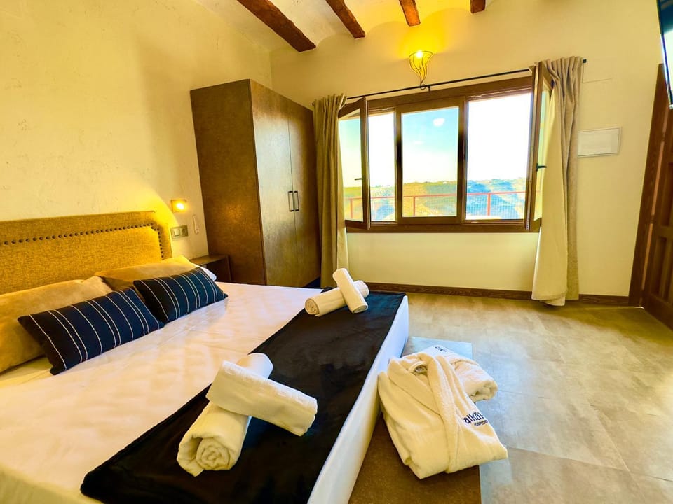 Bed, Photo of the whole room, Bedroom, Landmark view, Mountain view