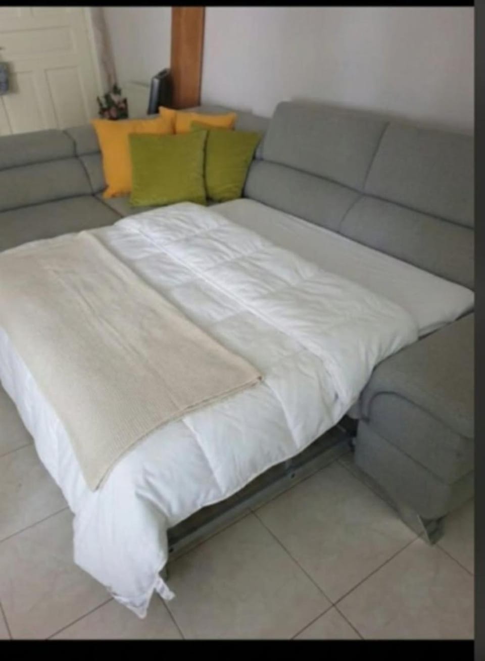 Modern 2BR city flat 10min from the beach Apartment in Kallithea