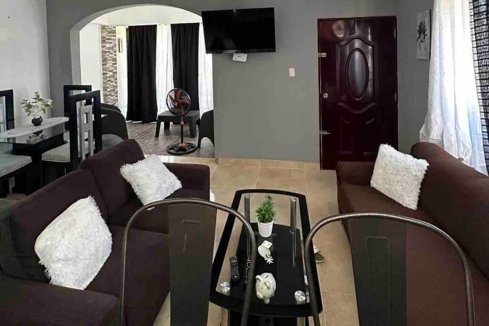Casa Linda - 10 mins from Beach & Lagoon with AC & Free Parking House in María Trinidad Sánchez Province