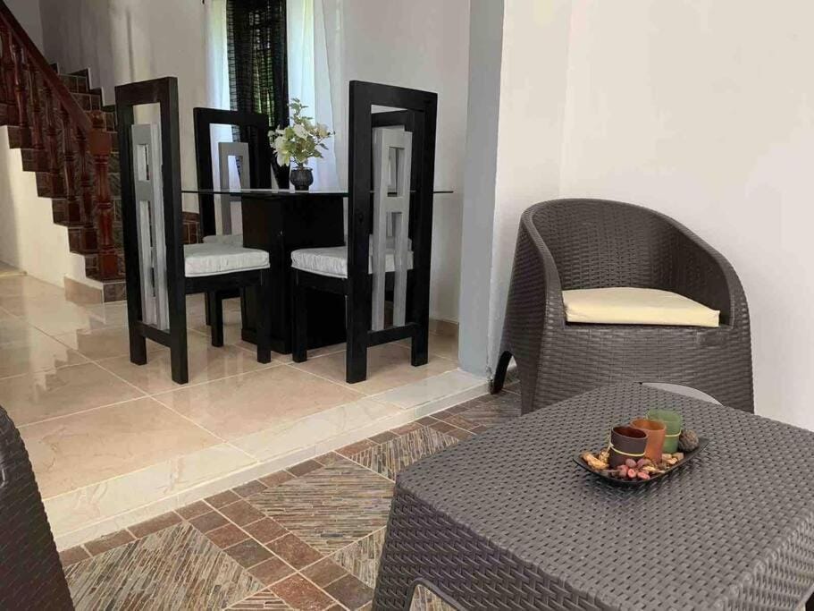 Casa Linda - 10 mins from Beach & Lagoon with AC & Free Parking House in María Trinidad Sánchez Province