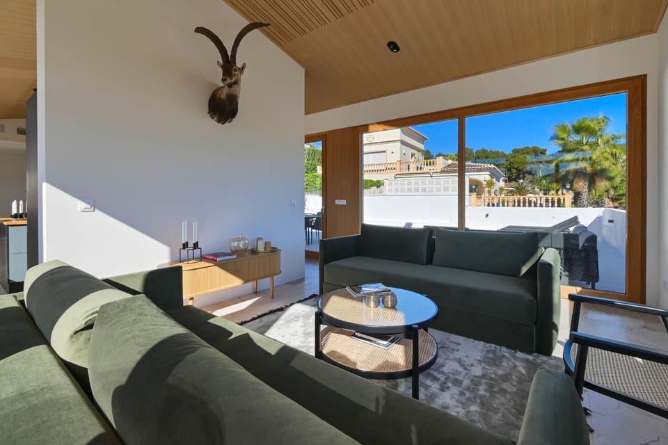 Communal lounge/ TV room, Living room