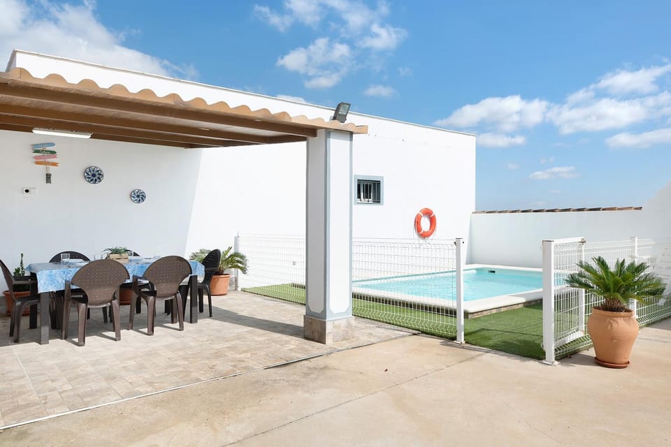 Property building, Balcony/Terrace, Living room, Swimming pool