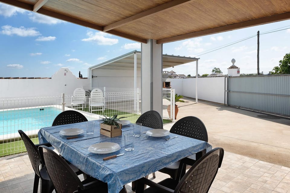 Property building, Balcony/Terrace, Living room, Swimming pool
