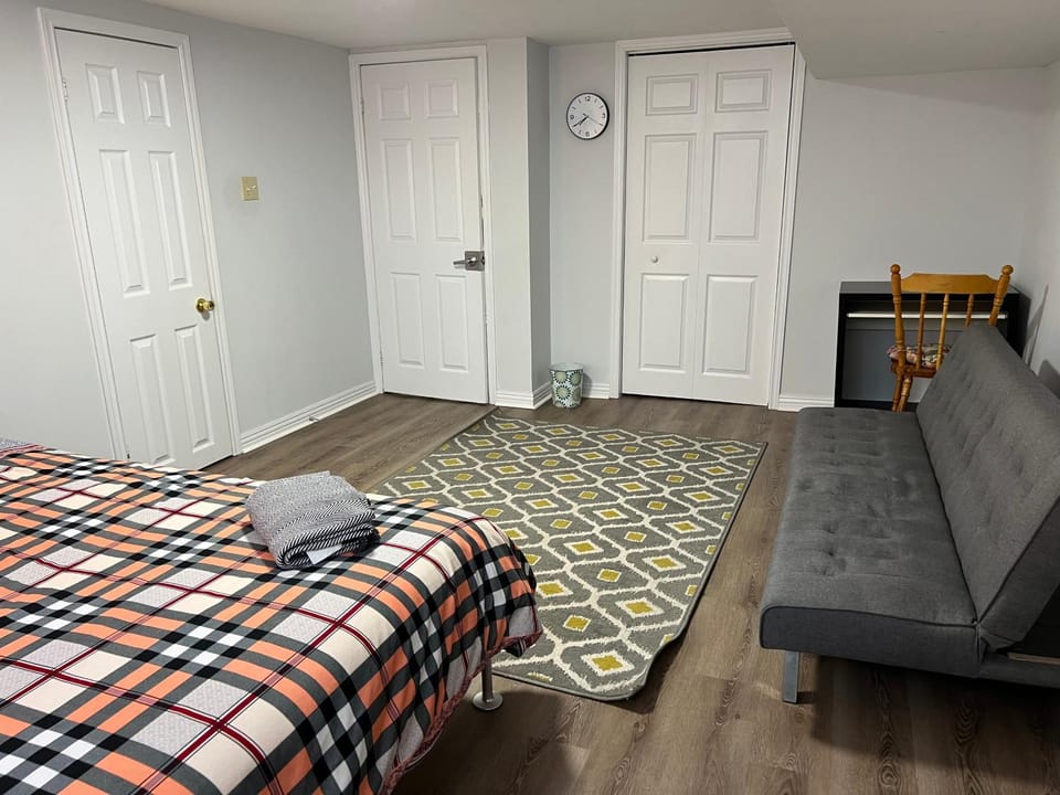 Cozy basement 2 bedroom 2 bath with parking Apartment in Richmond Hill