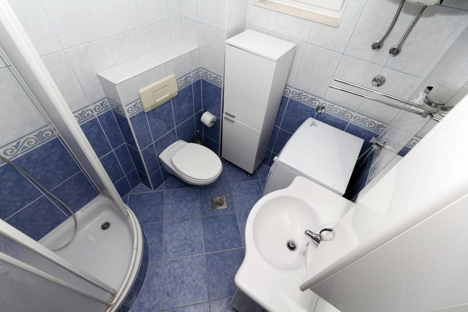 Shower, Toilet, Bathroom