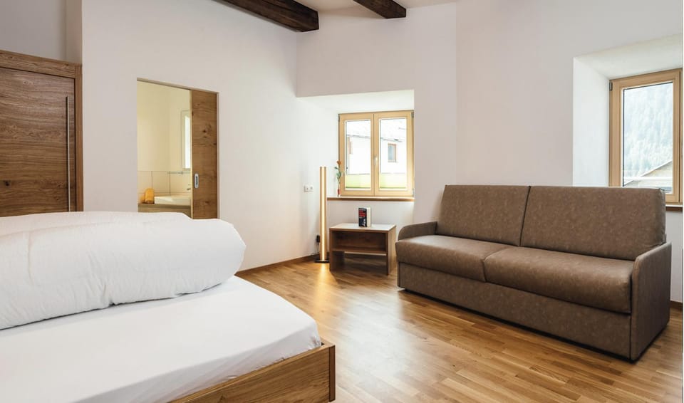 Bed, Living room, Photo of the whole room, Bedroom