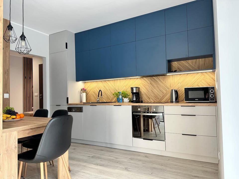 Kitchen or kitchenette, Dining area, stove