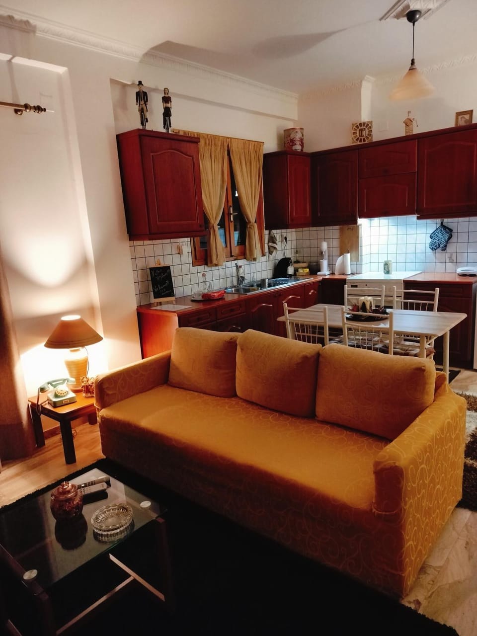 Kitchen or kitchenette, Seating area