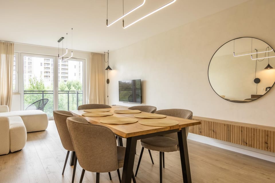 TV and multimedia, Seating area, Dining area