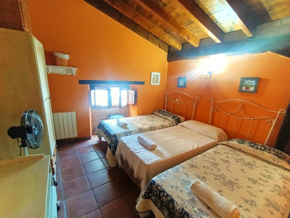 Bed, Photo of the whole room, Bedroom, internet