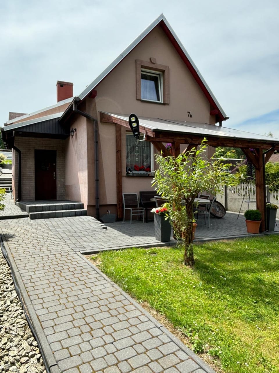 Property building, Neighbourhood, Garden, Garden view