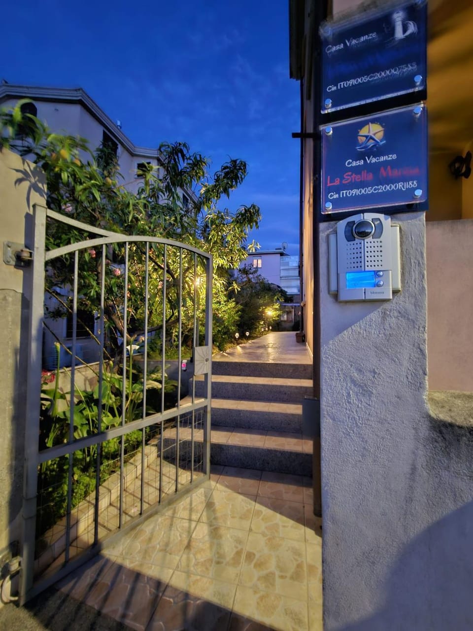 Facade/entrance, Garden