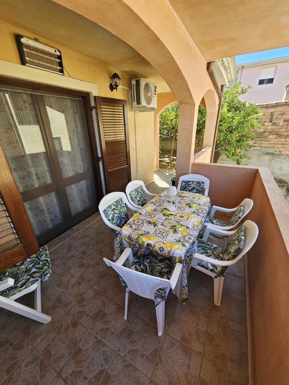 Property building, Balcony/Terrace, Balcony/Terrace