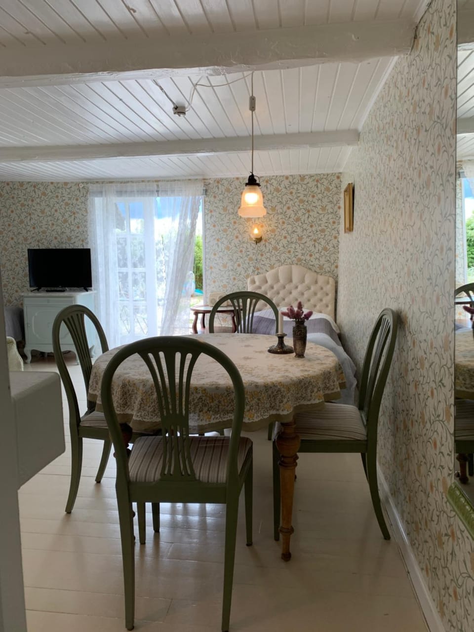 TV and multimedia, Dining area