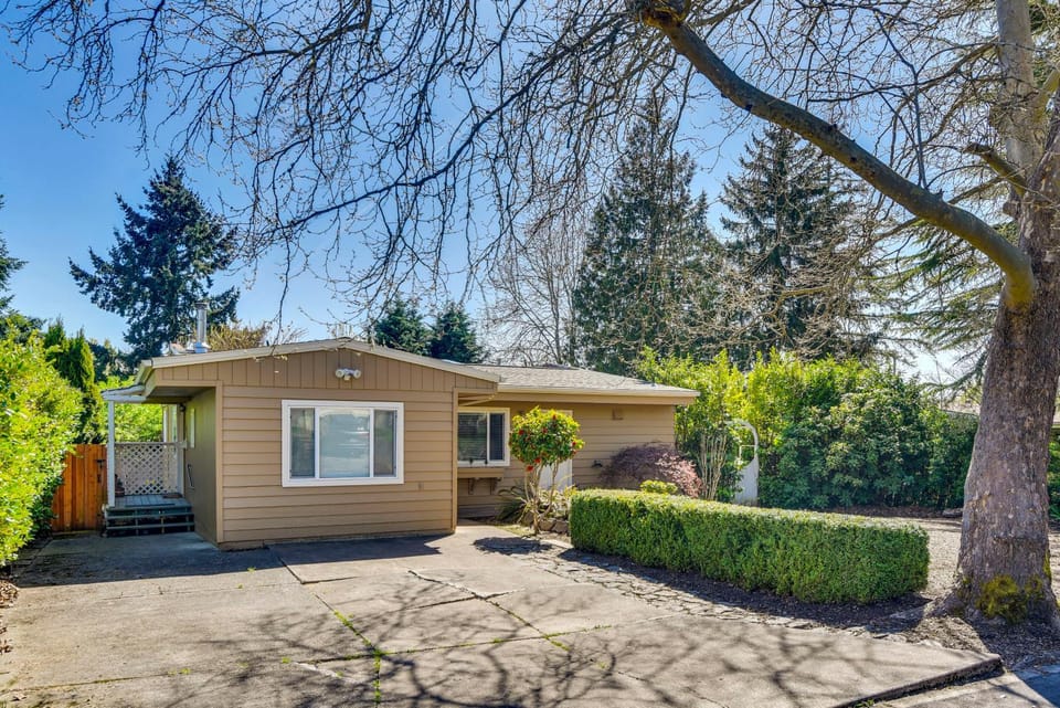 Great for Business Travelers! Peaceful Aloha Unit Apartment in Hillsboro