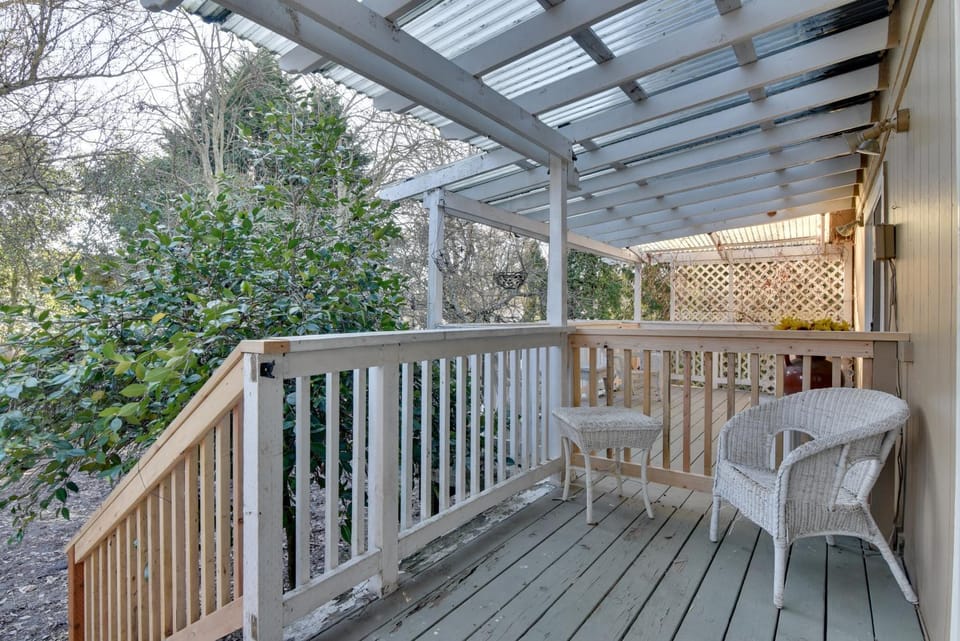 Great for Business Travelers! Peaceful Aloha Unit Apartment in Hillsboro