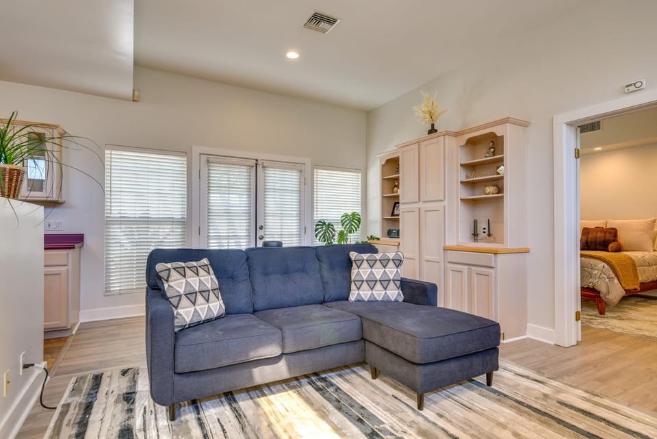 Luxe Pasadena Casita with Fireplace and Grill House in Altadena