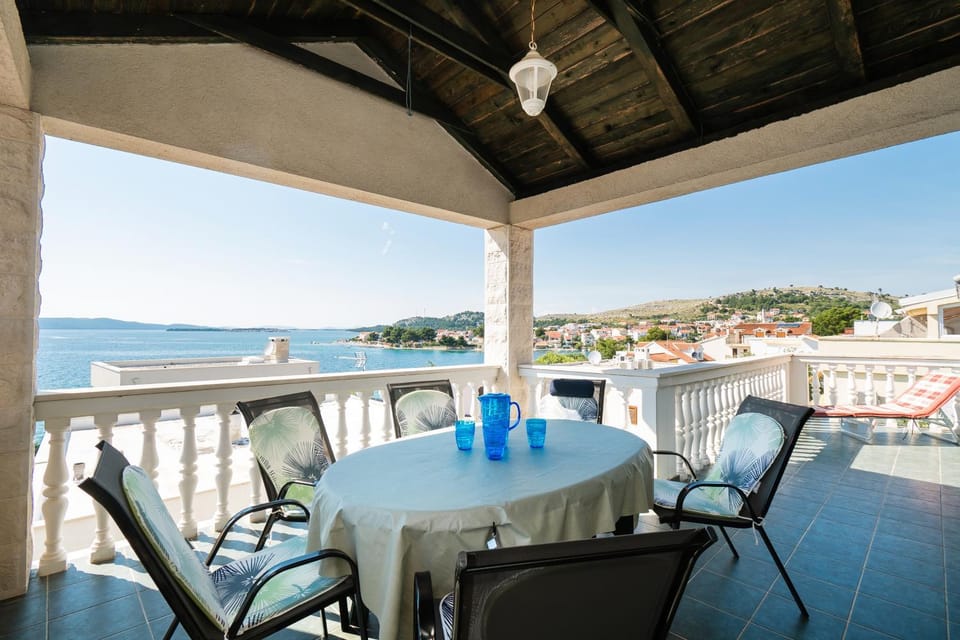 Day, Natural landscape, View (from property/room), Balcony/Terrace, Seating area, Dining area, Sea view