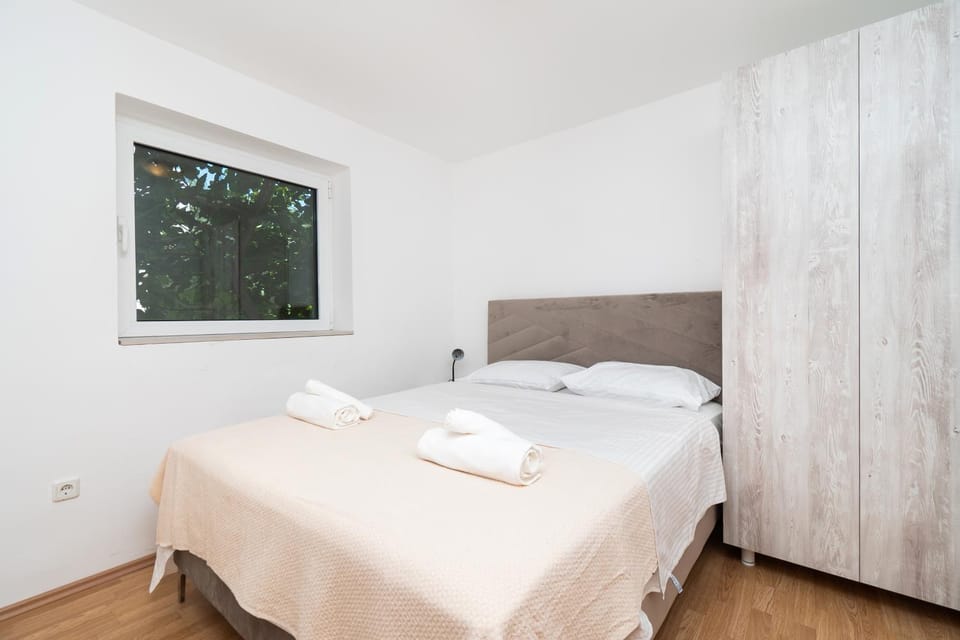 Bed, Photo of the whole room, Bedroom, towels, wardrobe