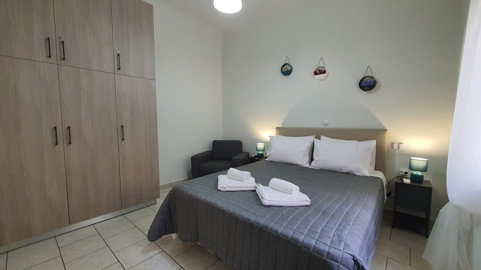 Bed, Photo of the whole room, Bedroom, towels, wardrobe