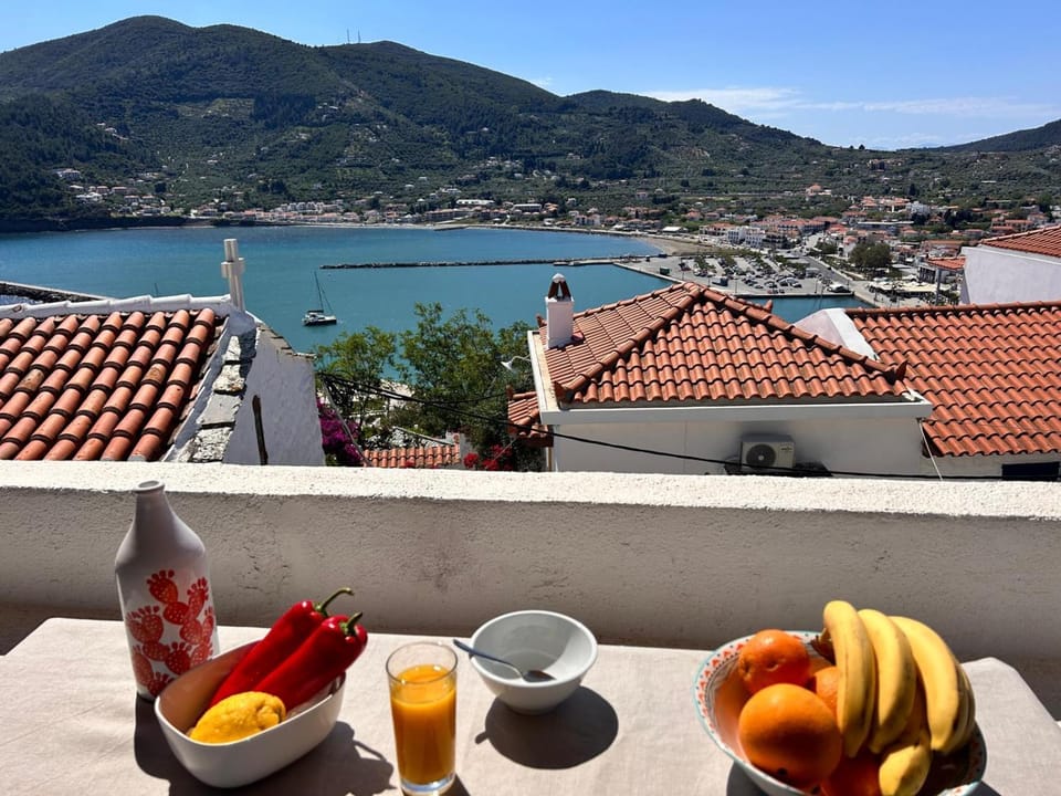 Day, Natural landscape, View (from property/room), Balcony/Terrace, Balcony/Terrace, Food and drinks, Dining area, Food, City view, Mountain view, Sea view