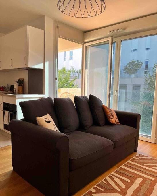 Superbe Appart 2P pour 4 pers à 5 min TGV RER Orly Apartment in Massy