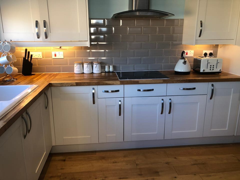 Coffee/tea facilities, Kitchen or kitchenette, minibar, pet friendly