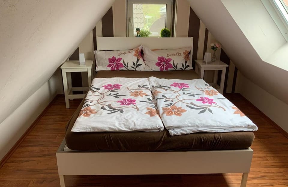 Bed, Bedroom