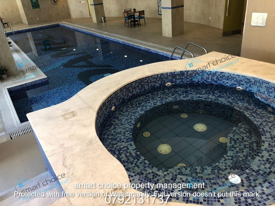 Hot Tub, Swimming pool