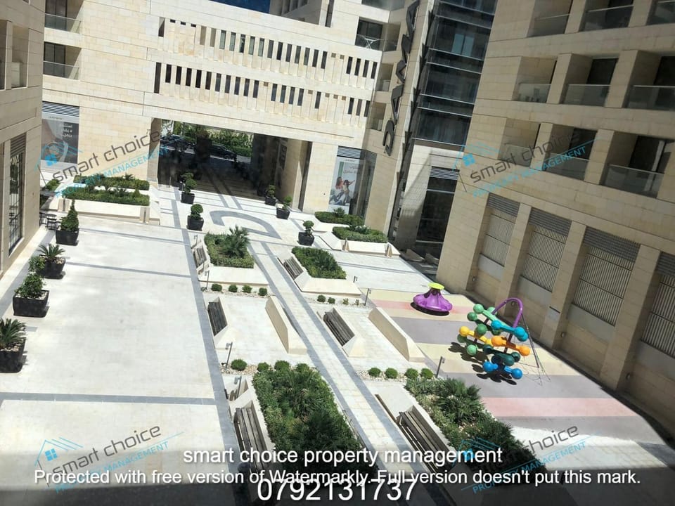 Property building, Balcony/Terrace, Parking
