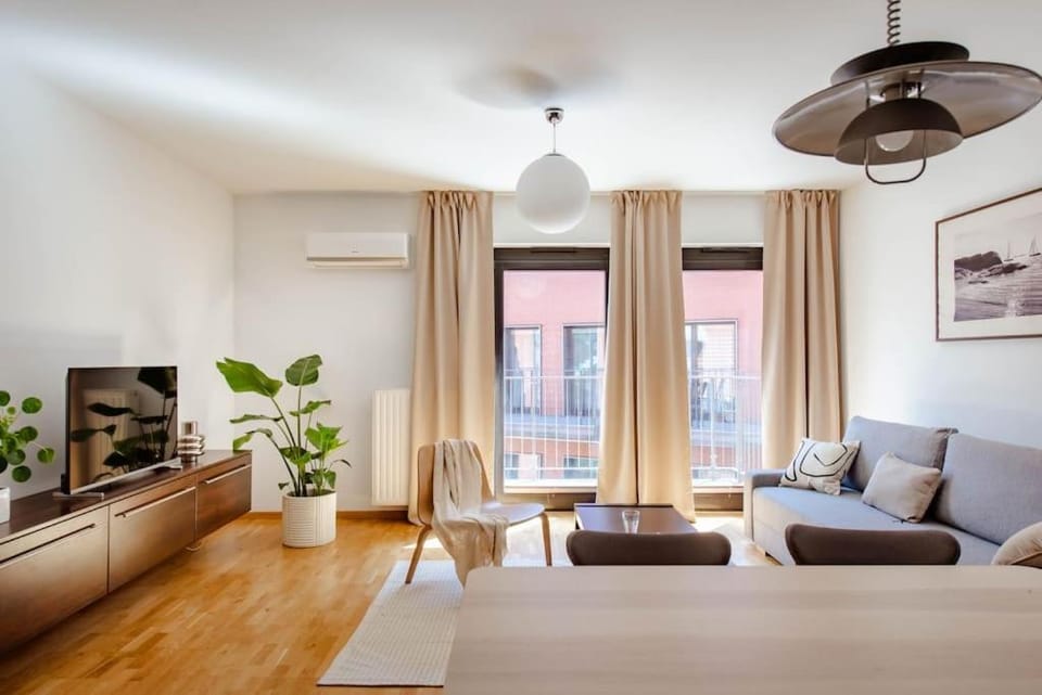 TV and multimedia, Living room, Seating area, air conditioner