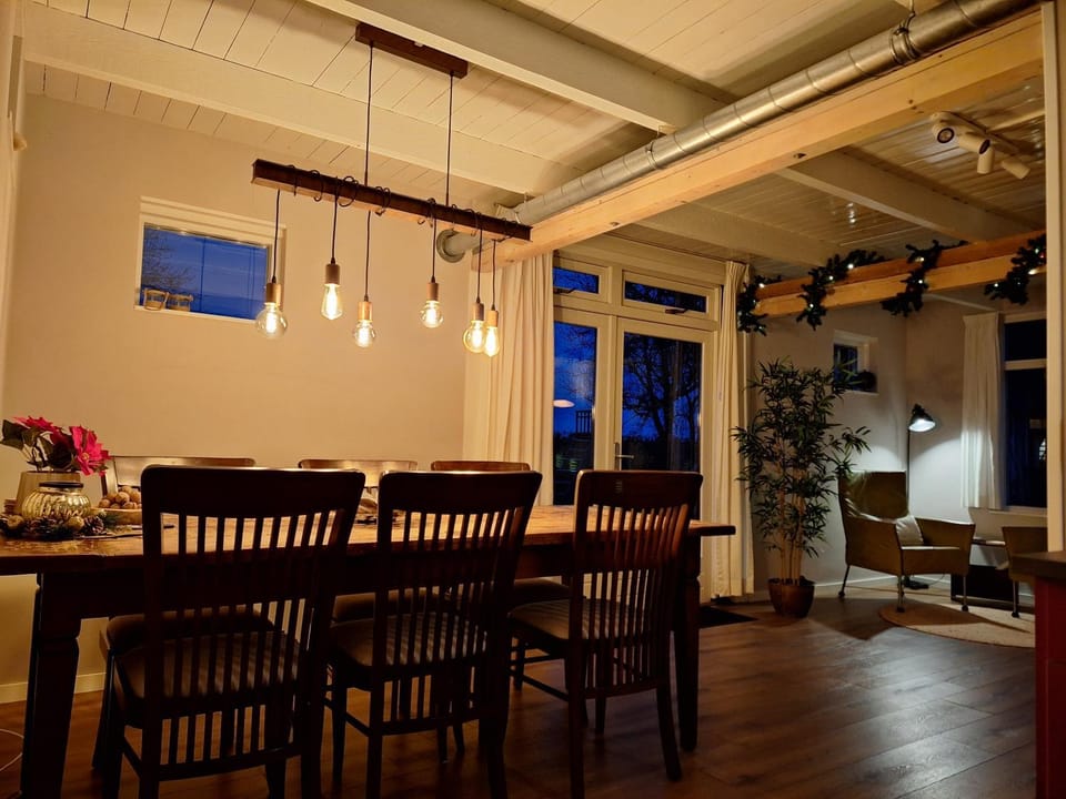 Seating area, Dining area