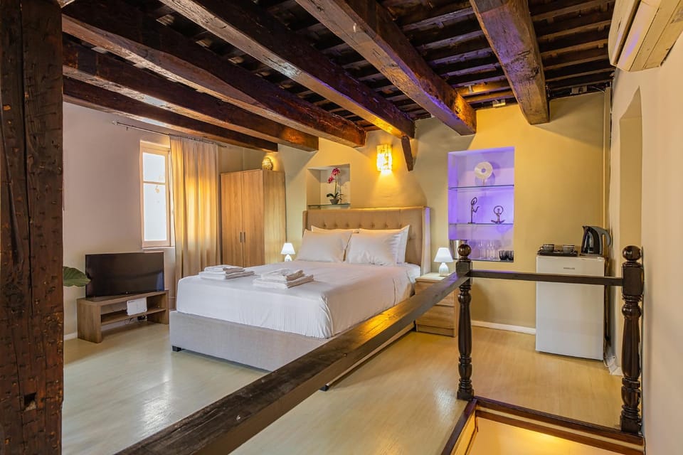 Bed, TV and multimedia, Bedroom, air conditioner